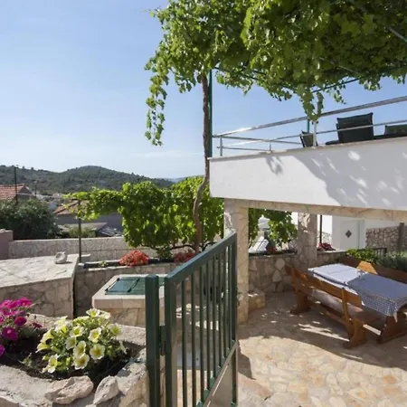 House Neda Holiday home *